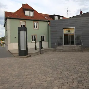 Tari Hotell